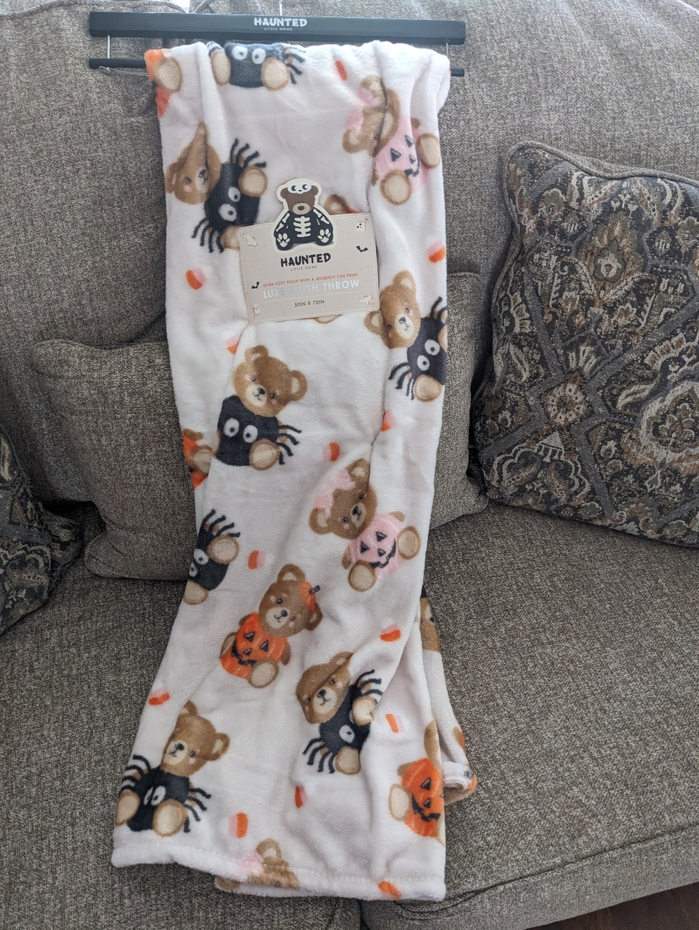 NWT VIRAL Halloween pumpkin teddy bear oversized plush throw blanket